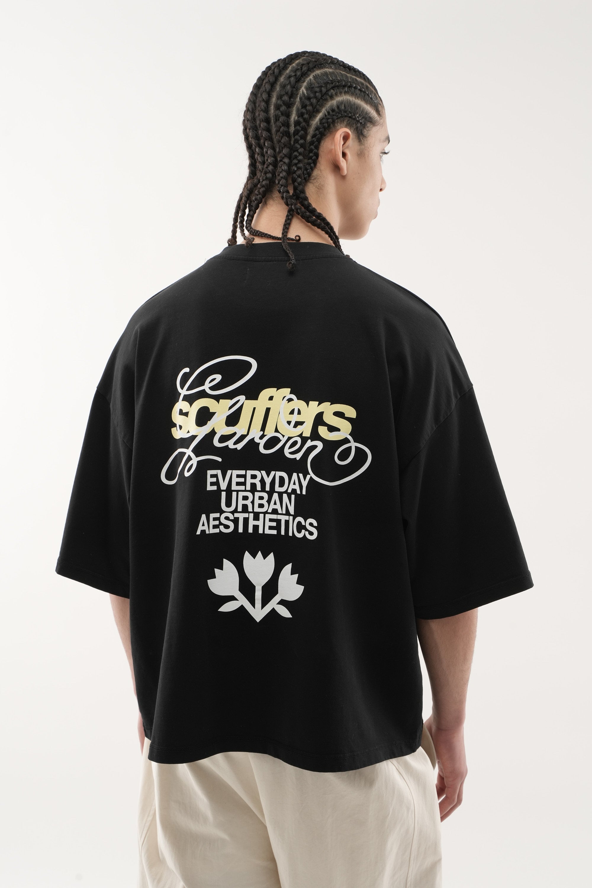 Camiseta negra de jardín