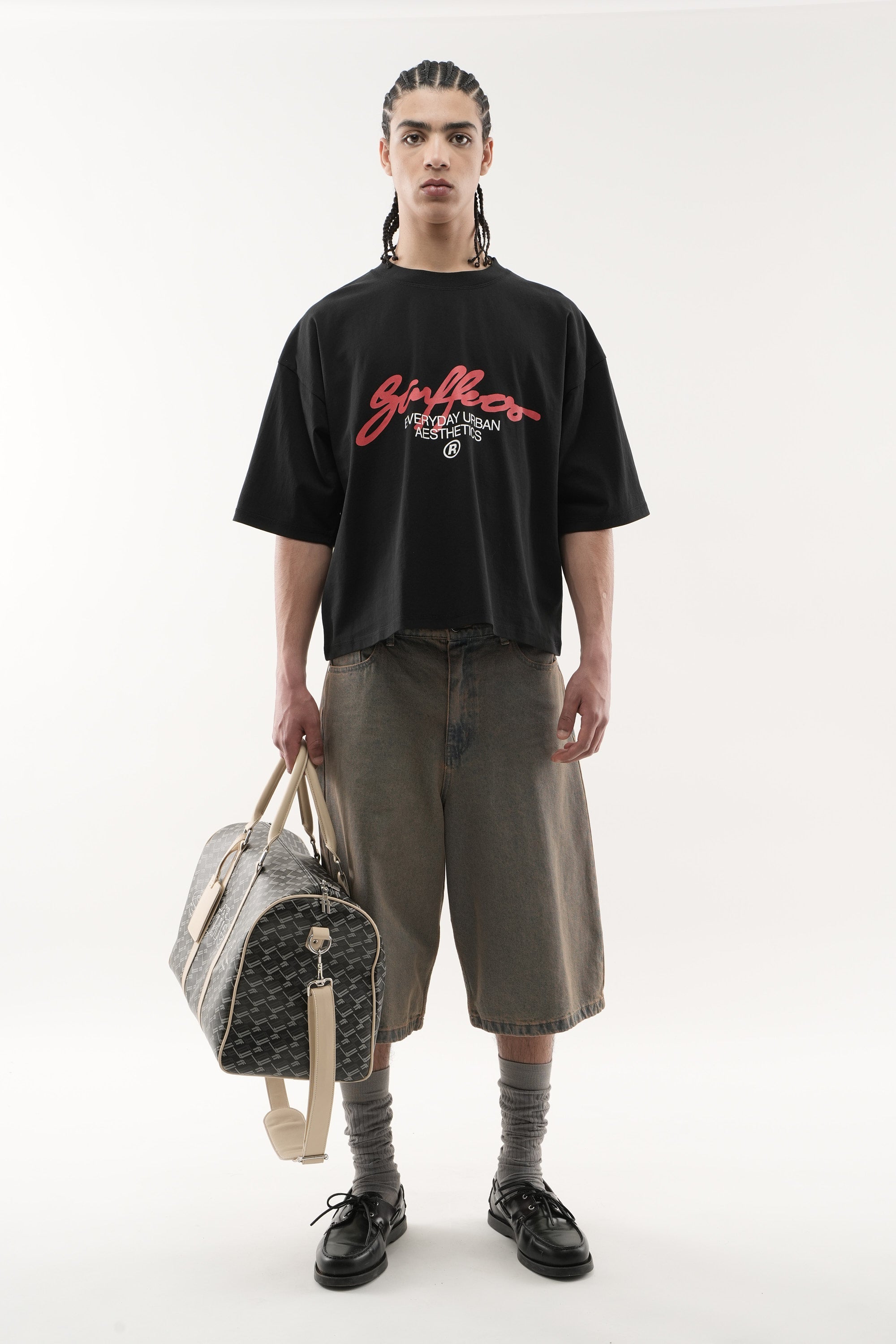 Camiseta negra con firma