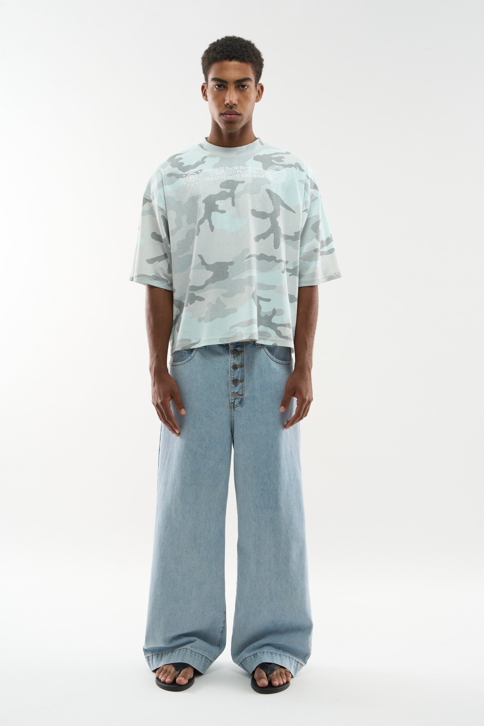 Camiseta de camuflaje gris claro Confused