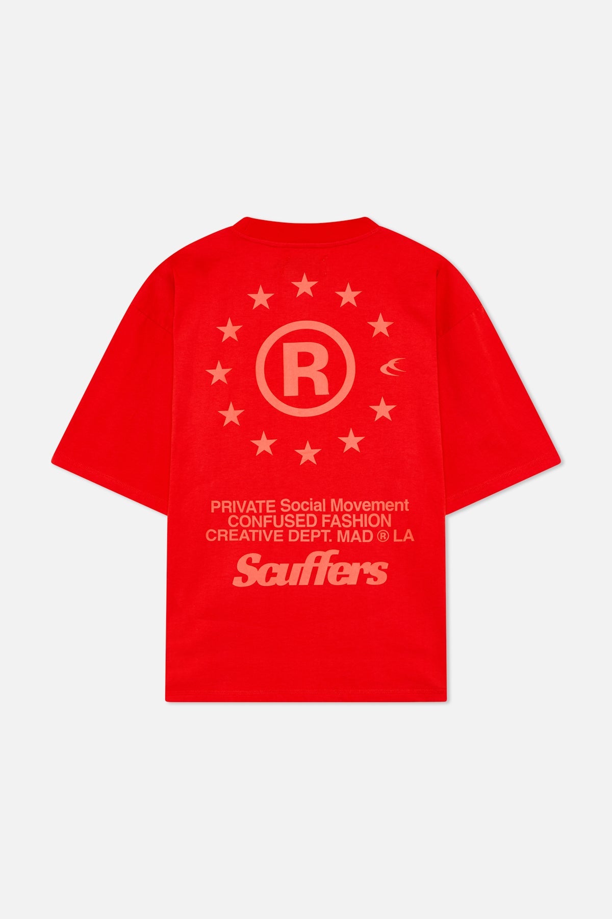 Camiseta roja confusa