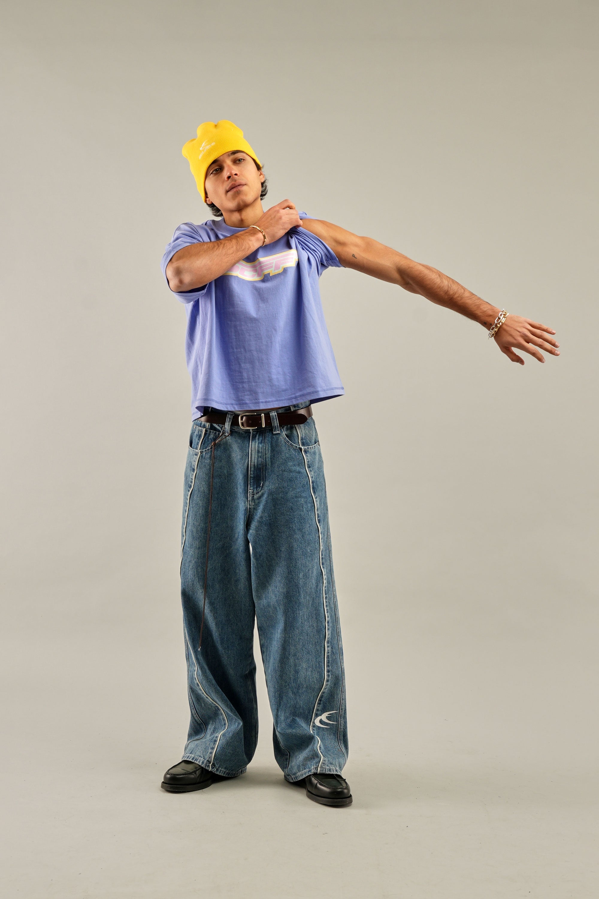 Camiseta lila brillante