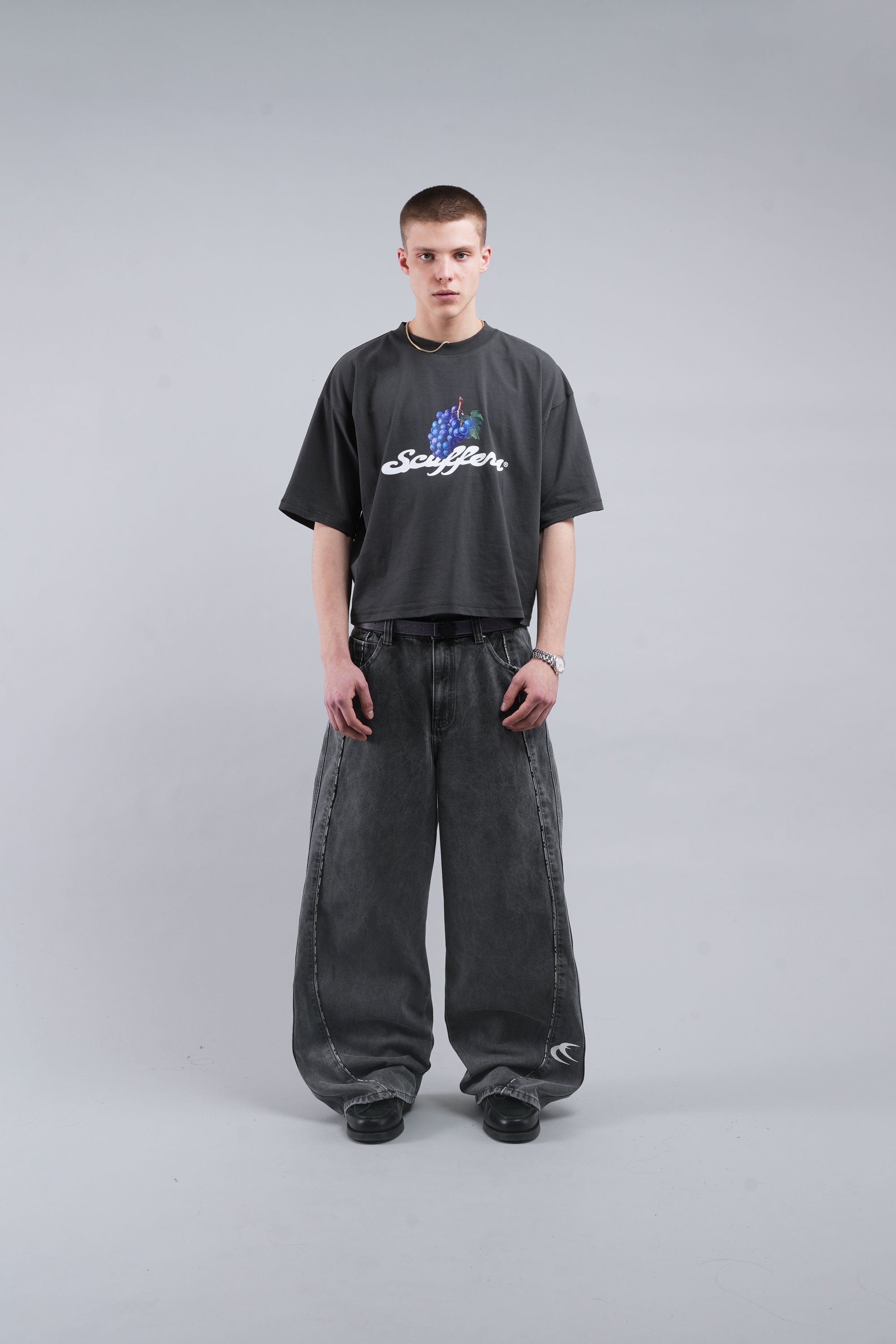 Camiseta tropical oscura