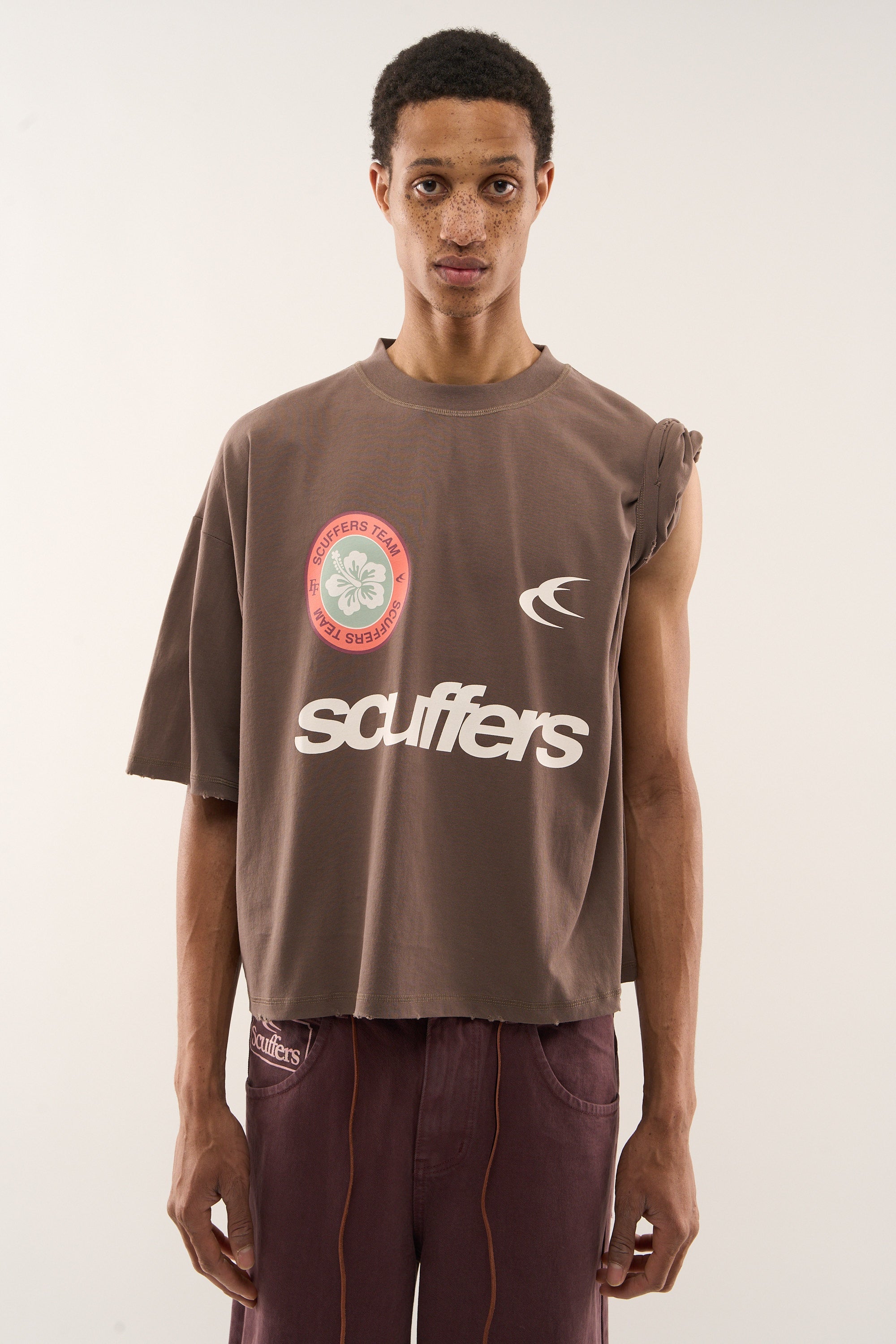 Camiseta marrón de Cali