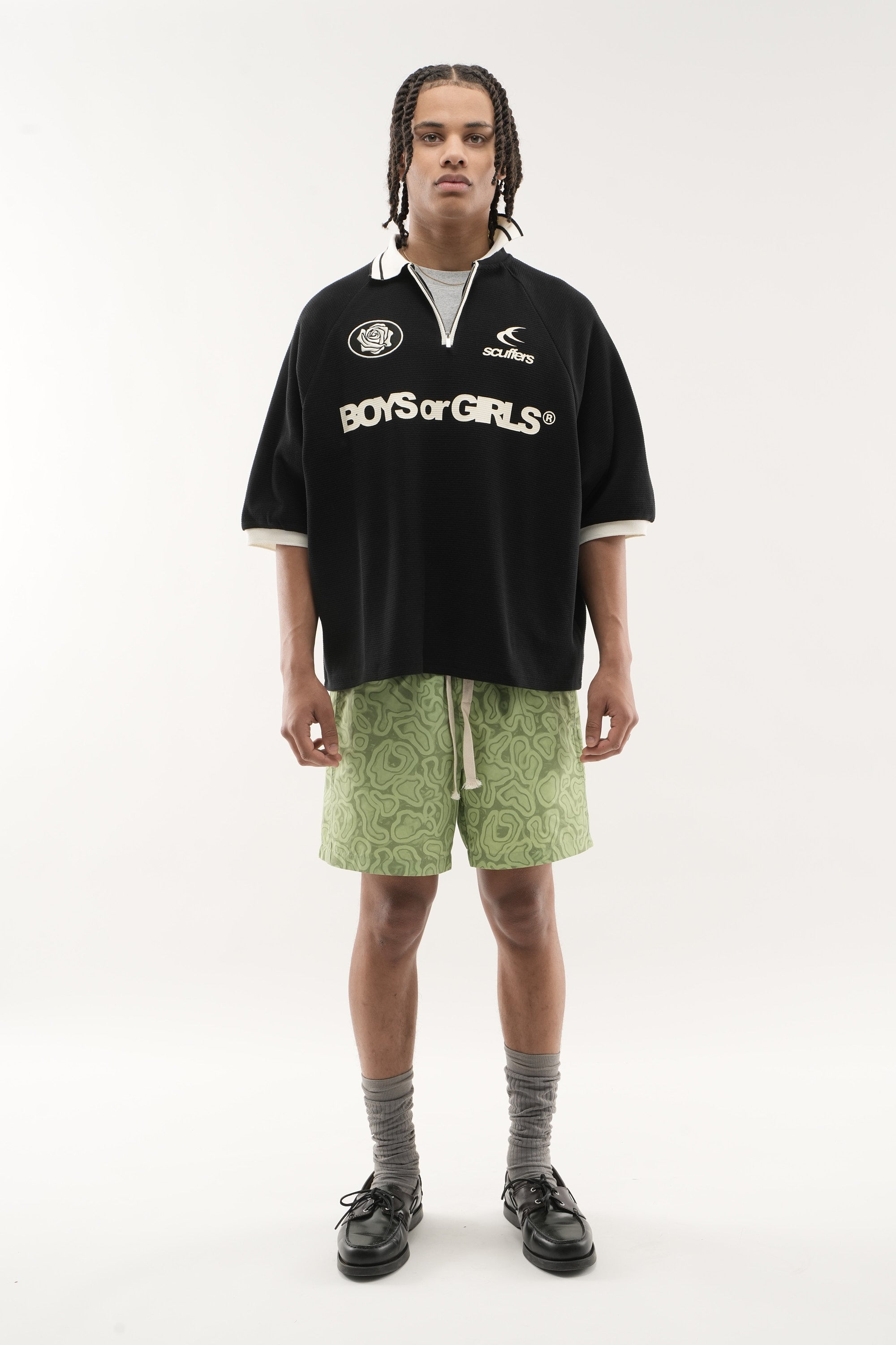 Polo oscuro para niños o niñas