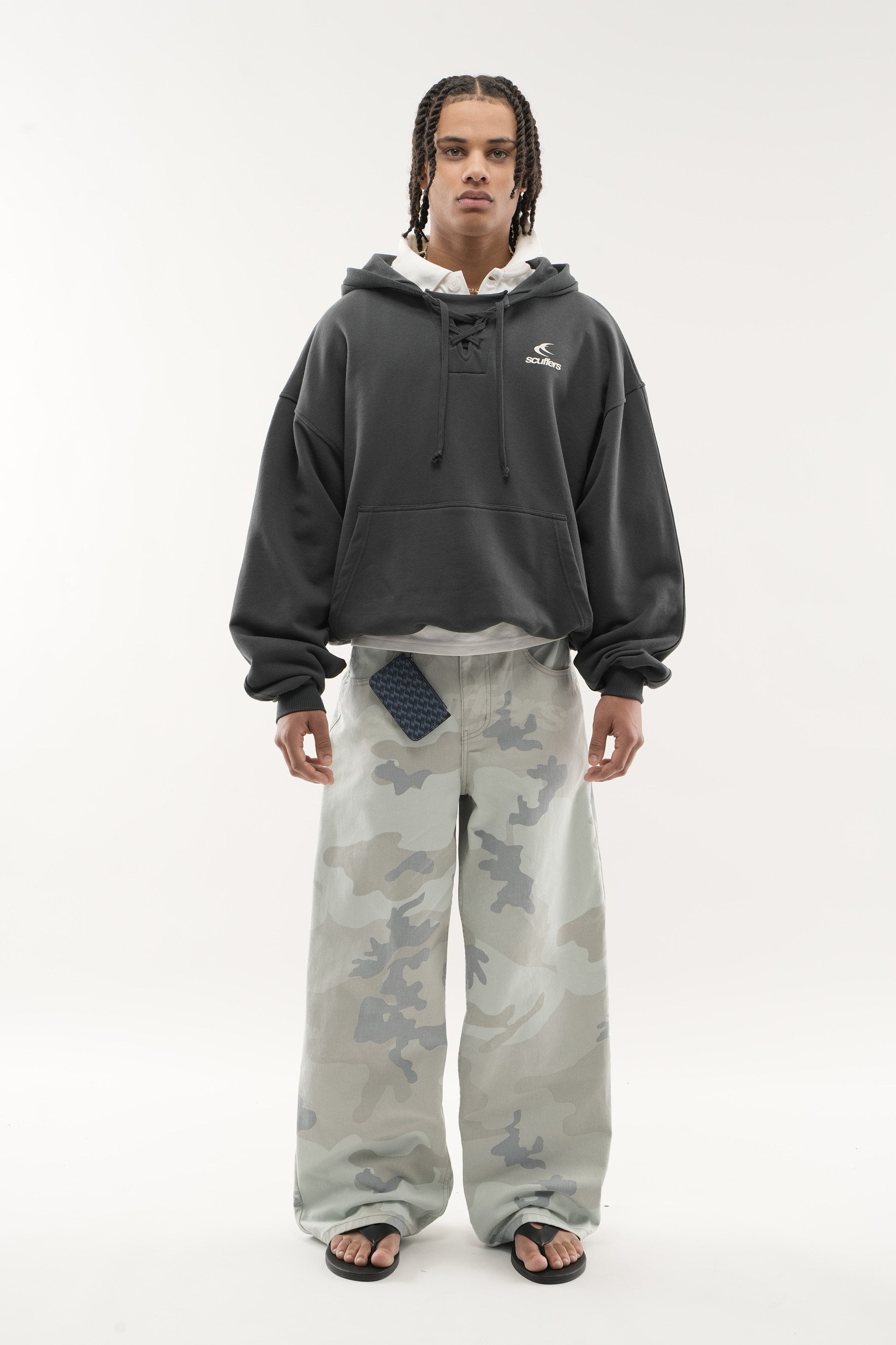 Sudadera oscura con capucha para niños o niñas