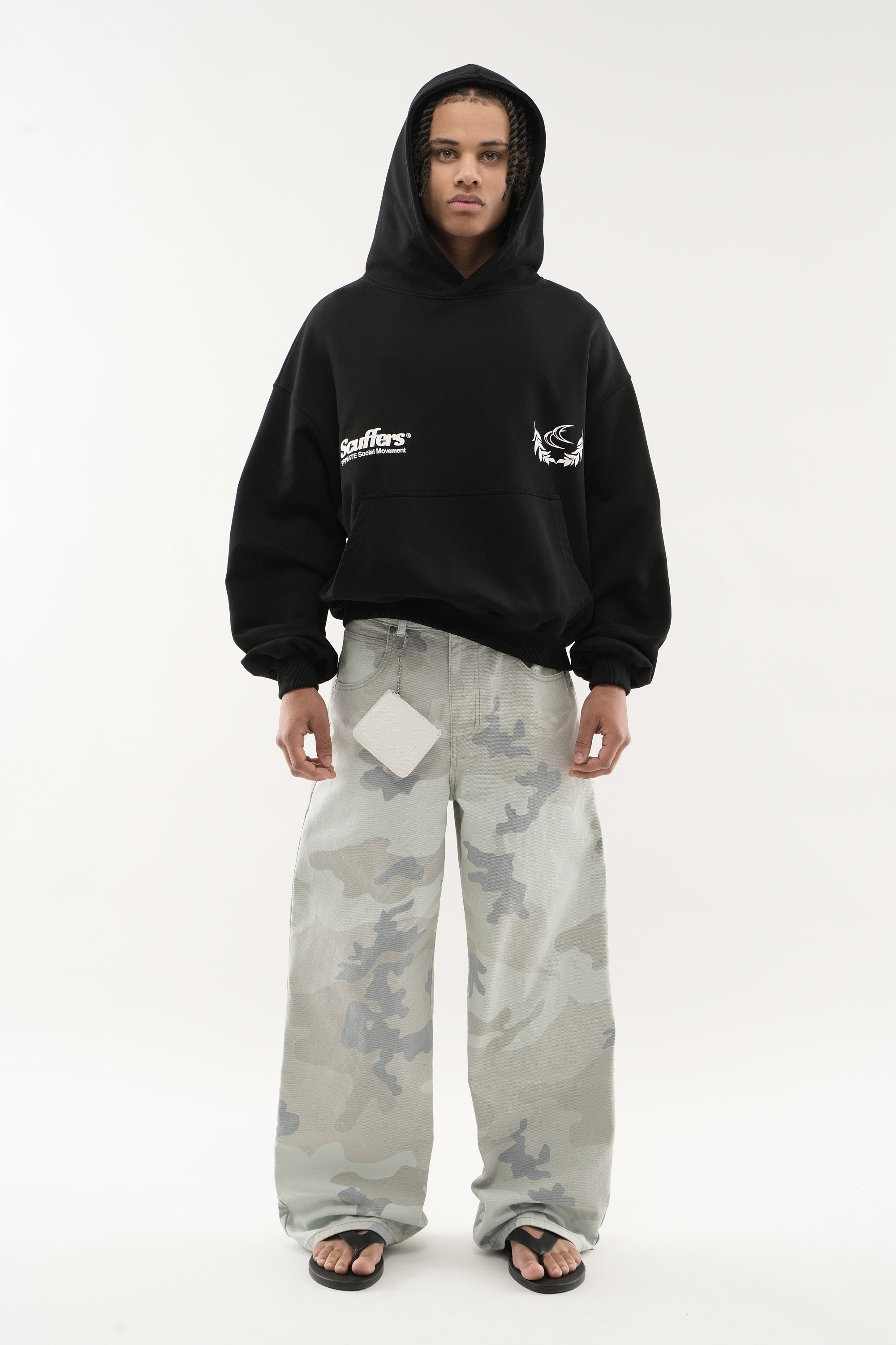 Sudadera negra con capucha EA