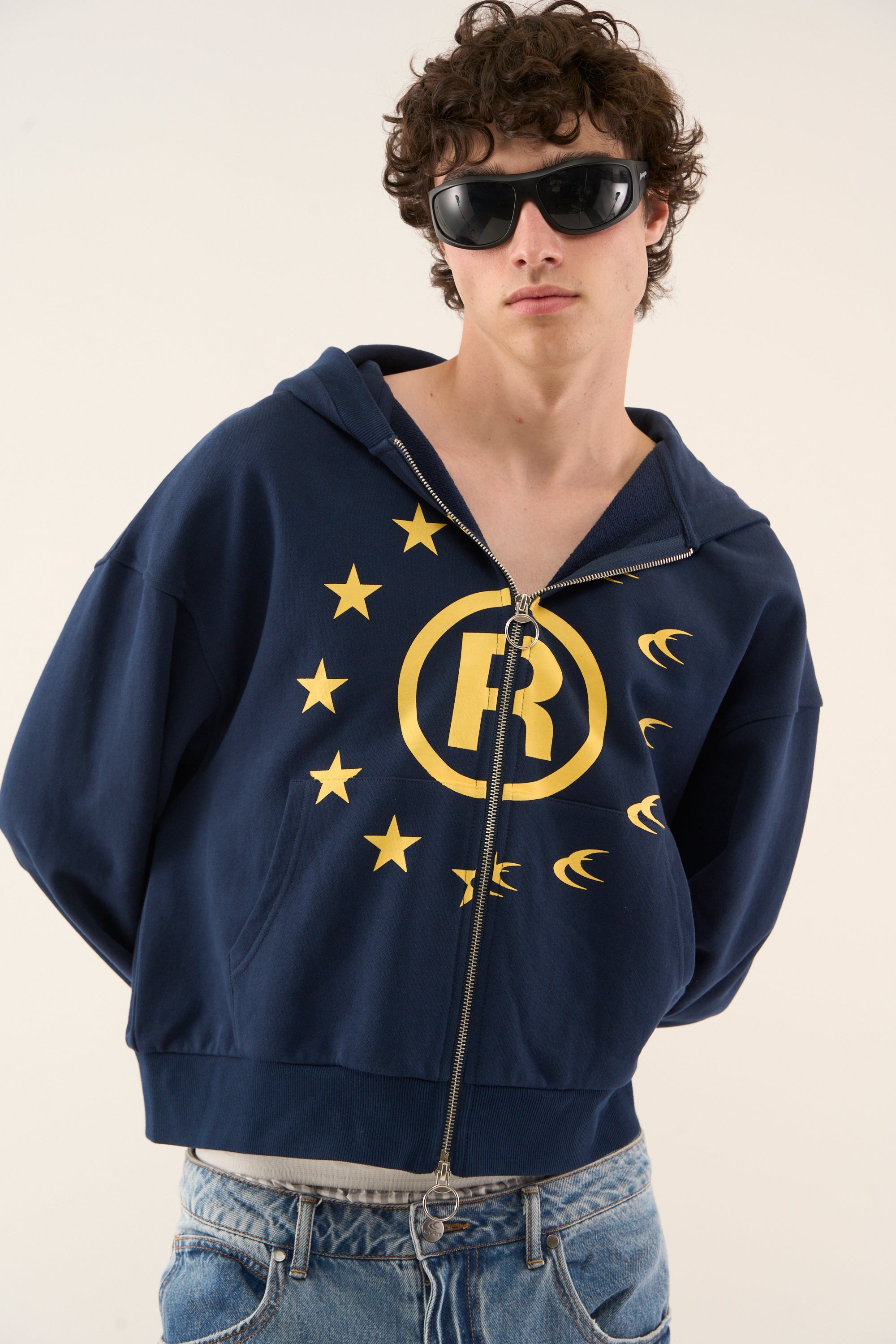 Cremallera azul marino confusa