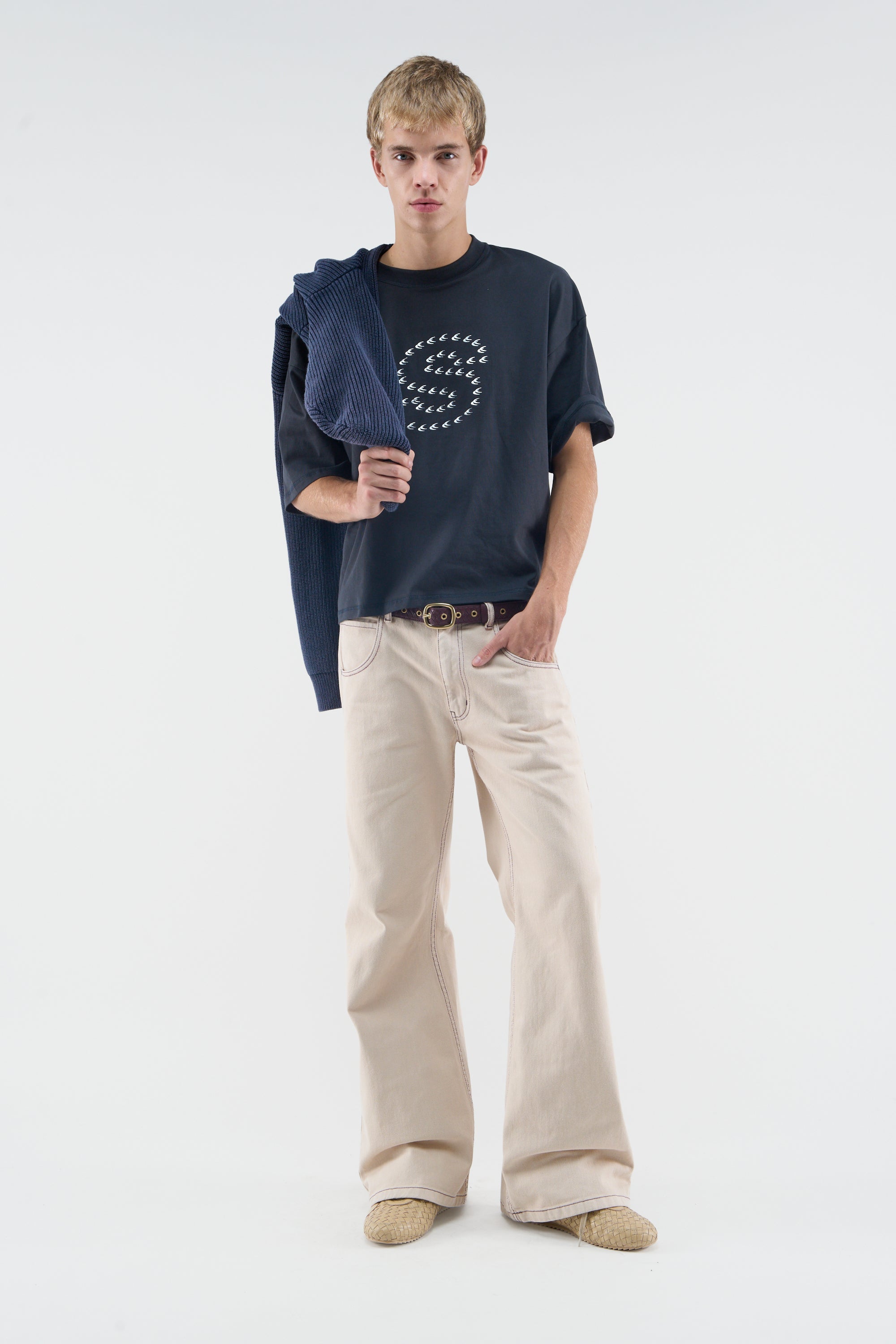 Camiseta oscura de Bob