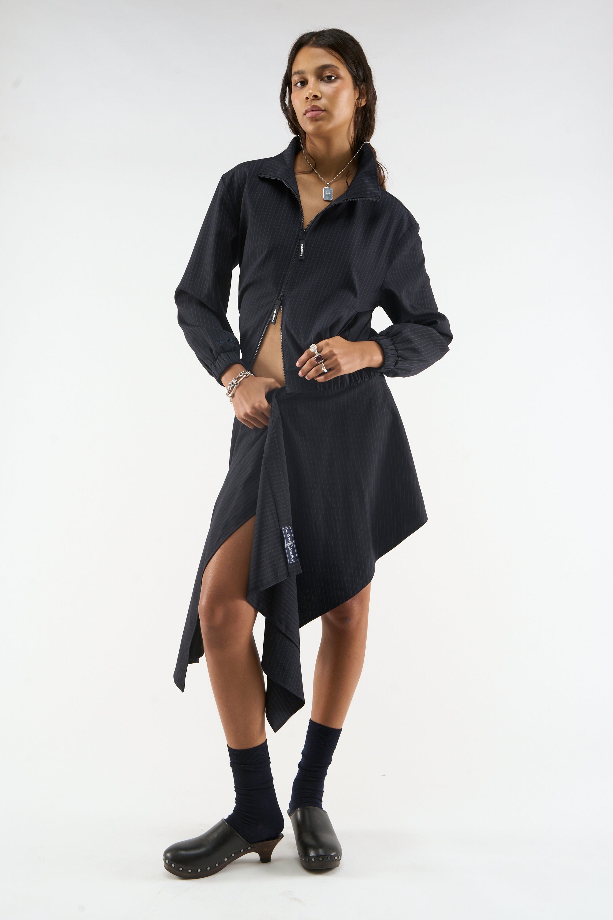 Falda de raya diplomática azul marino de Nautica