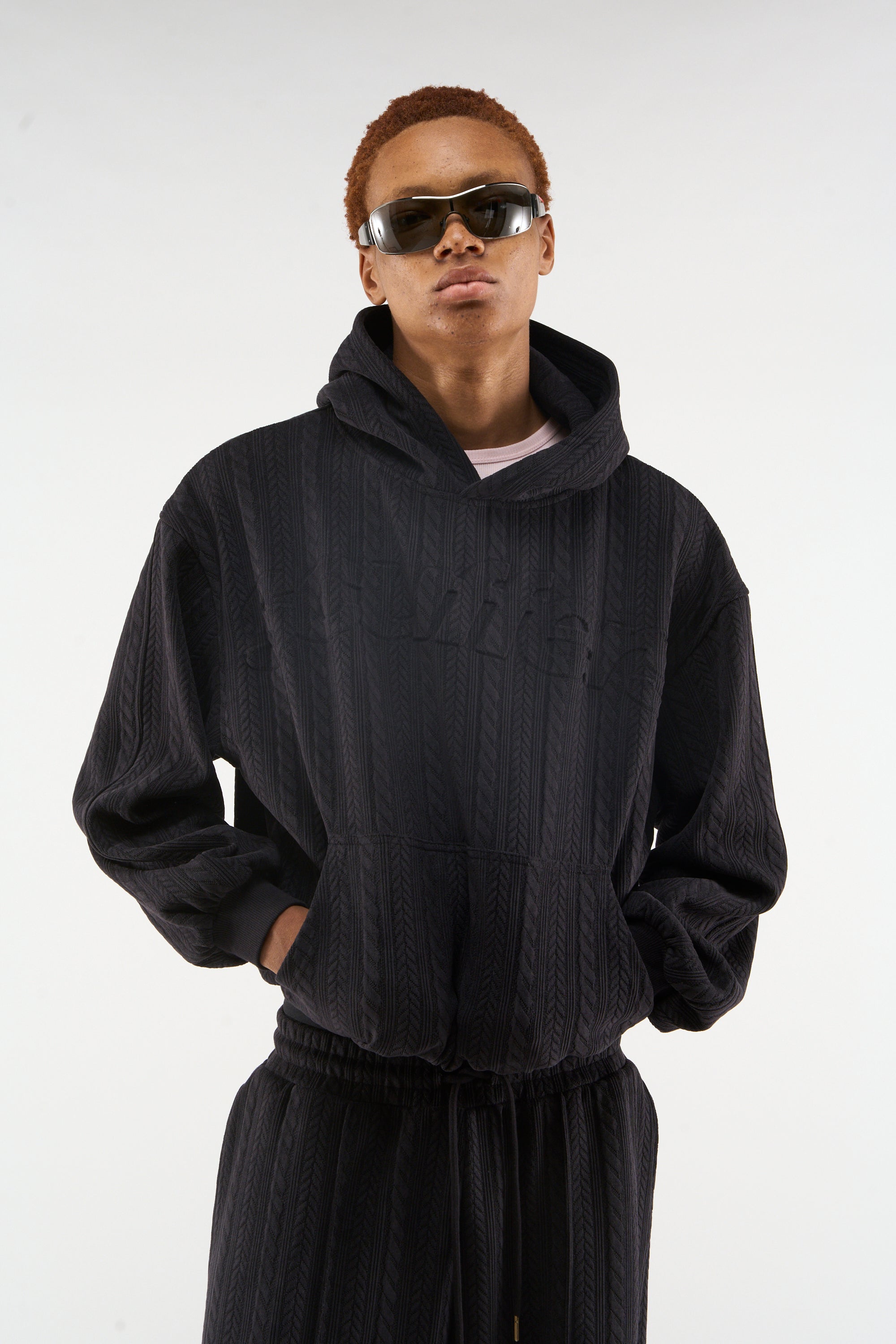 Sudadera con capucha oscura Bodega