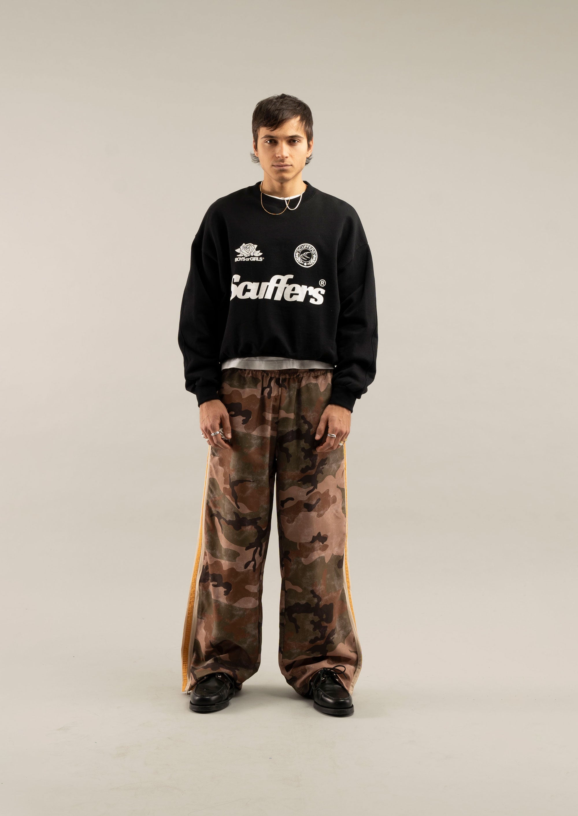 Cuello redondo negro perla