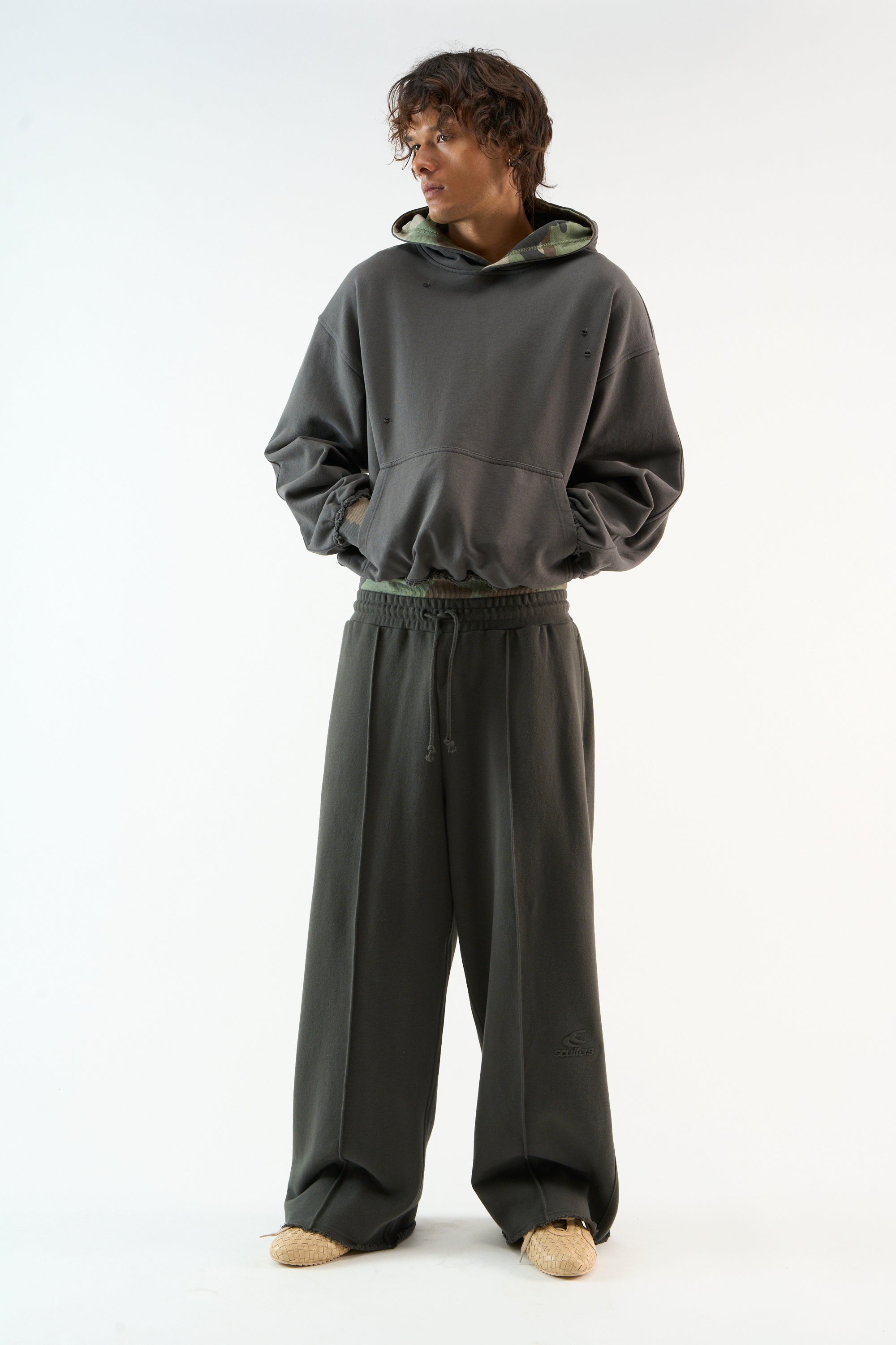 Sudadera oscura Cameo