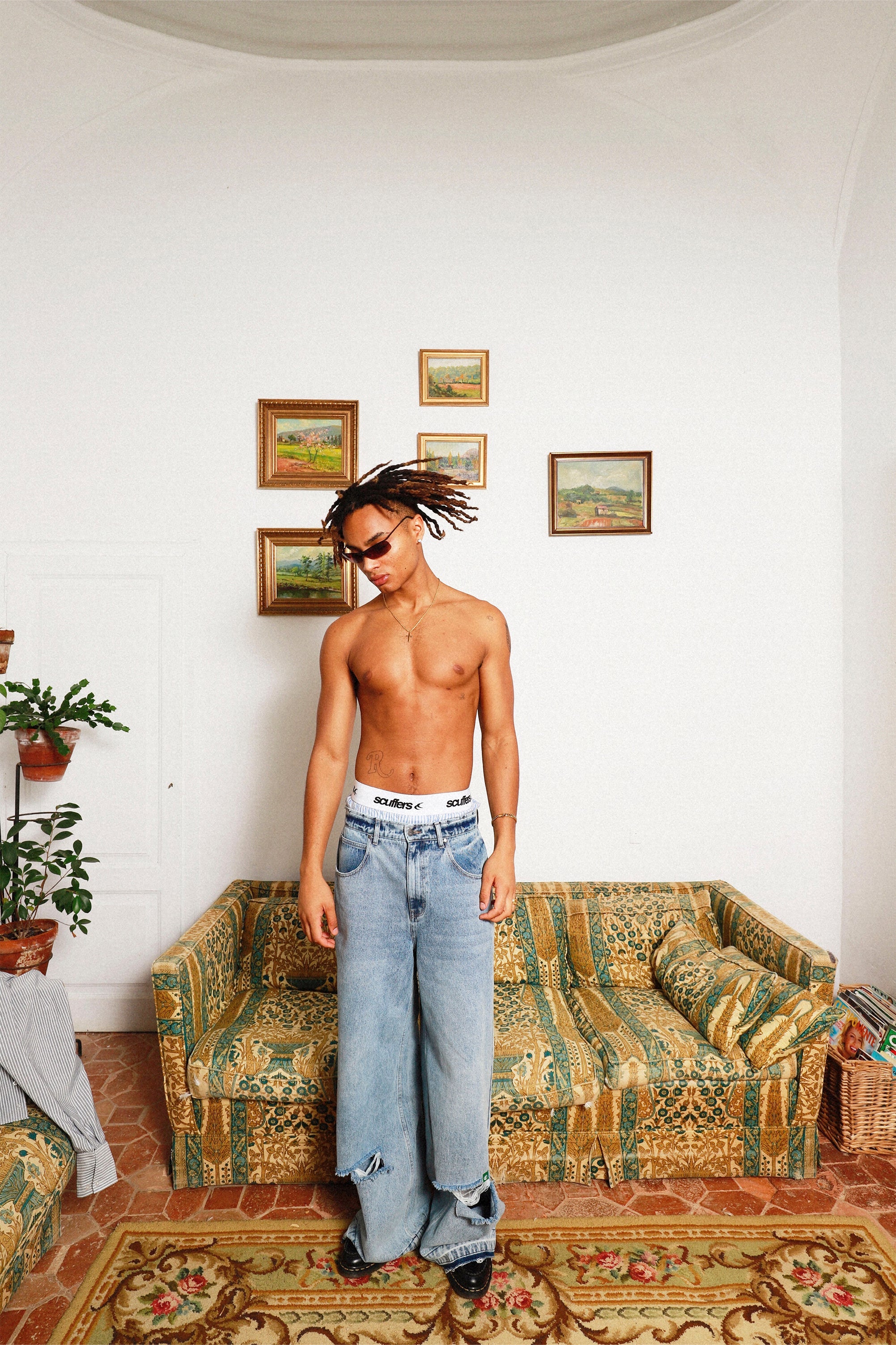 Pantalones azul claro desnudos