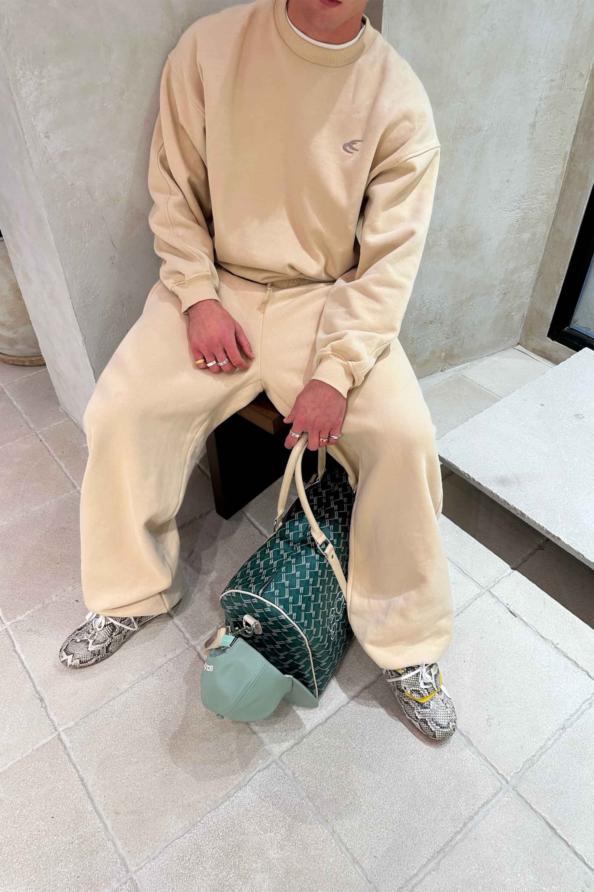 Suéter de cuello redondo crudo para todos los días