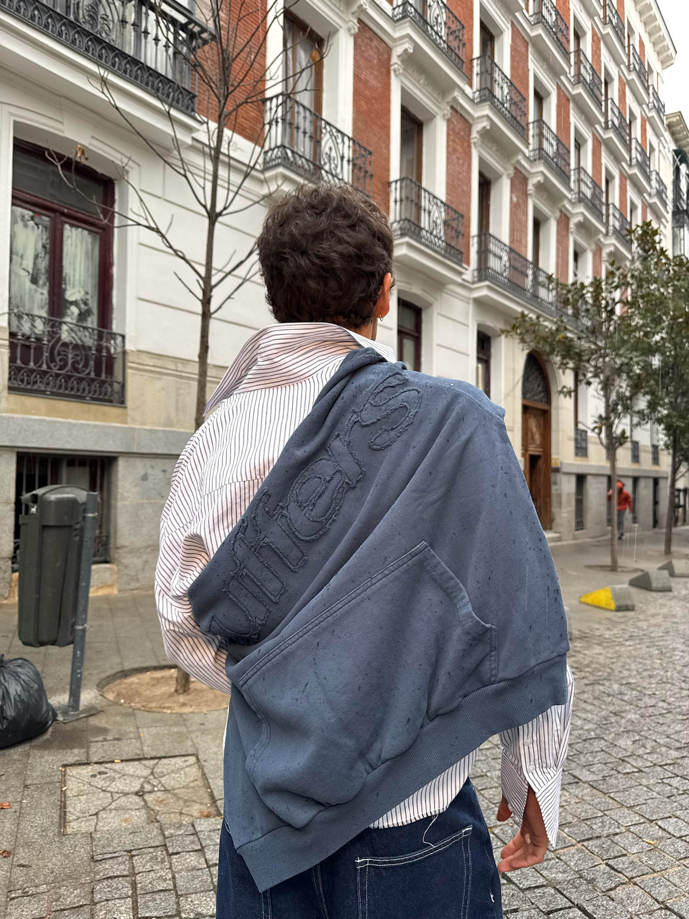 Sudadera con capucha azul crudo