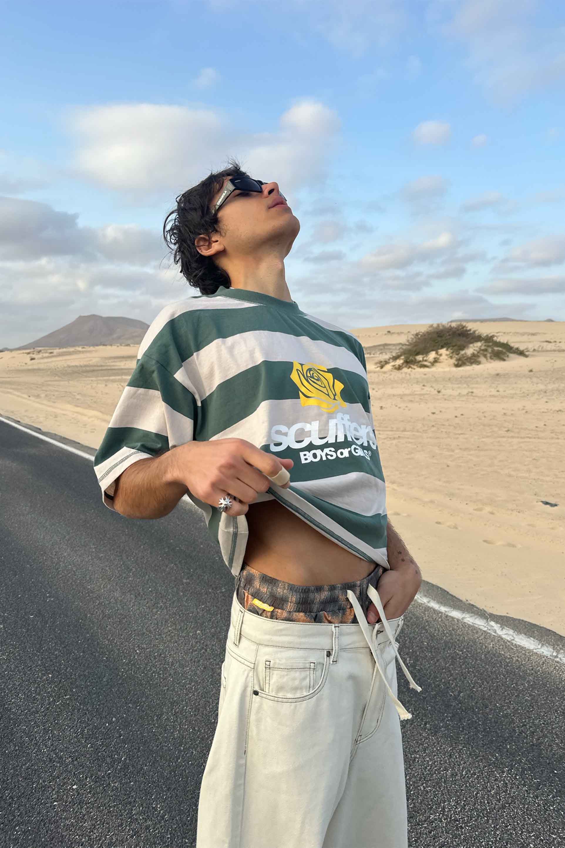 Camiseta de rayas verdes para niño