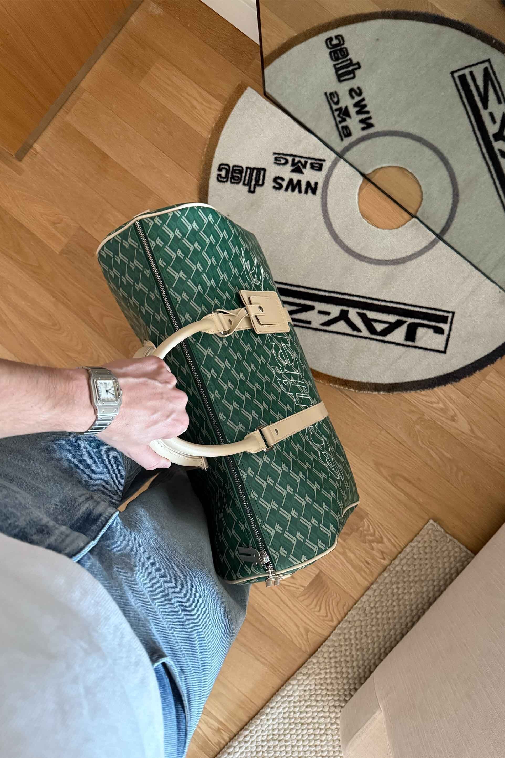 Bolsa de lona verde con monograma