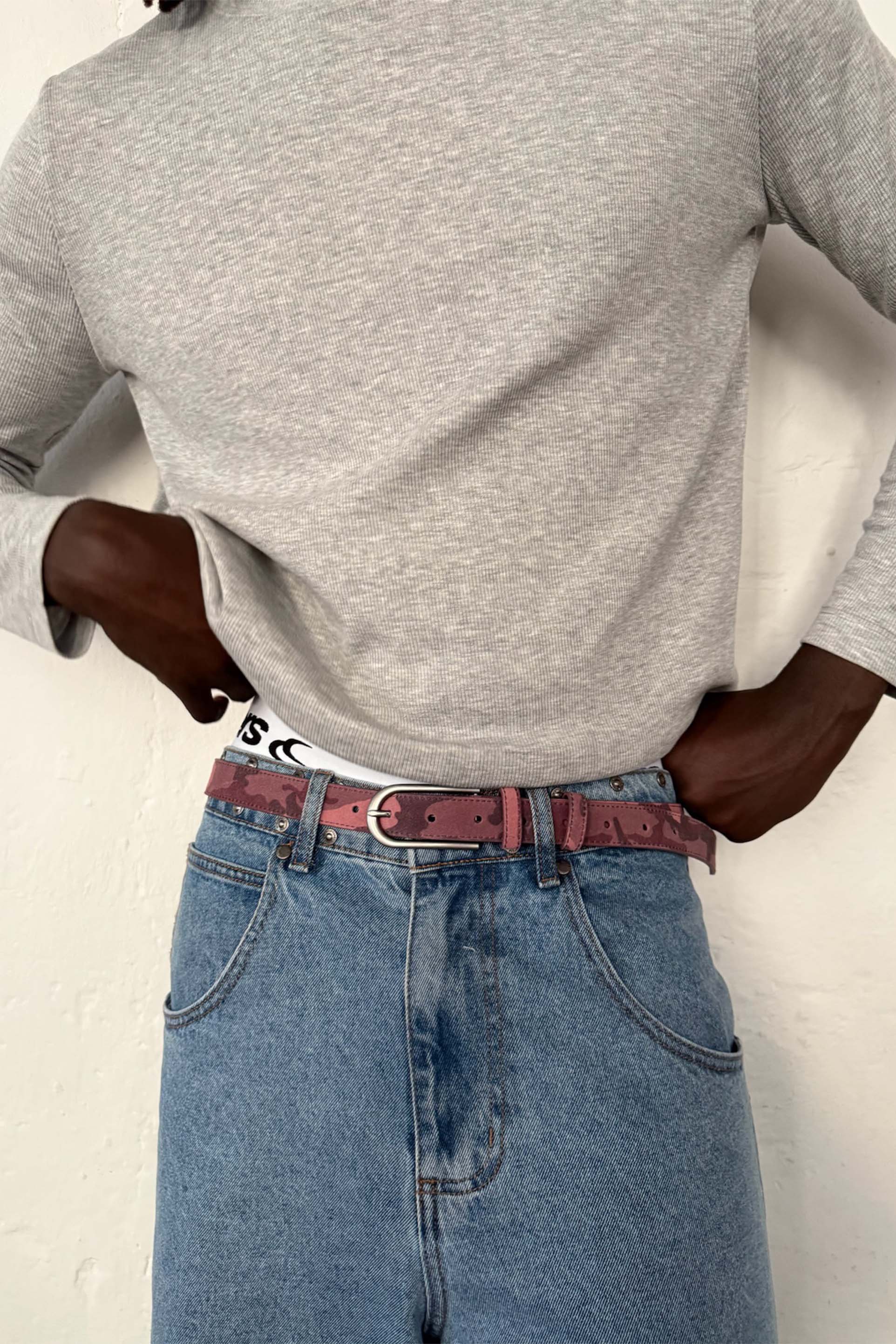 Cinturón burdeos de camuflaje