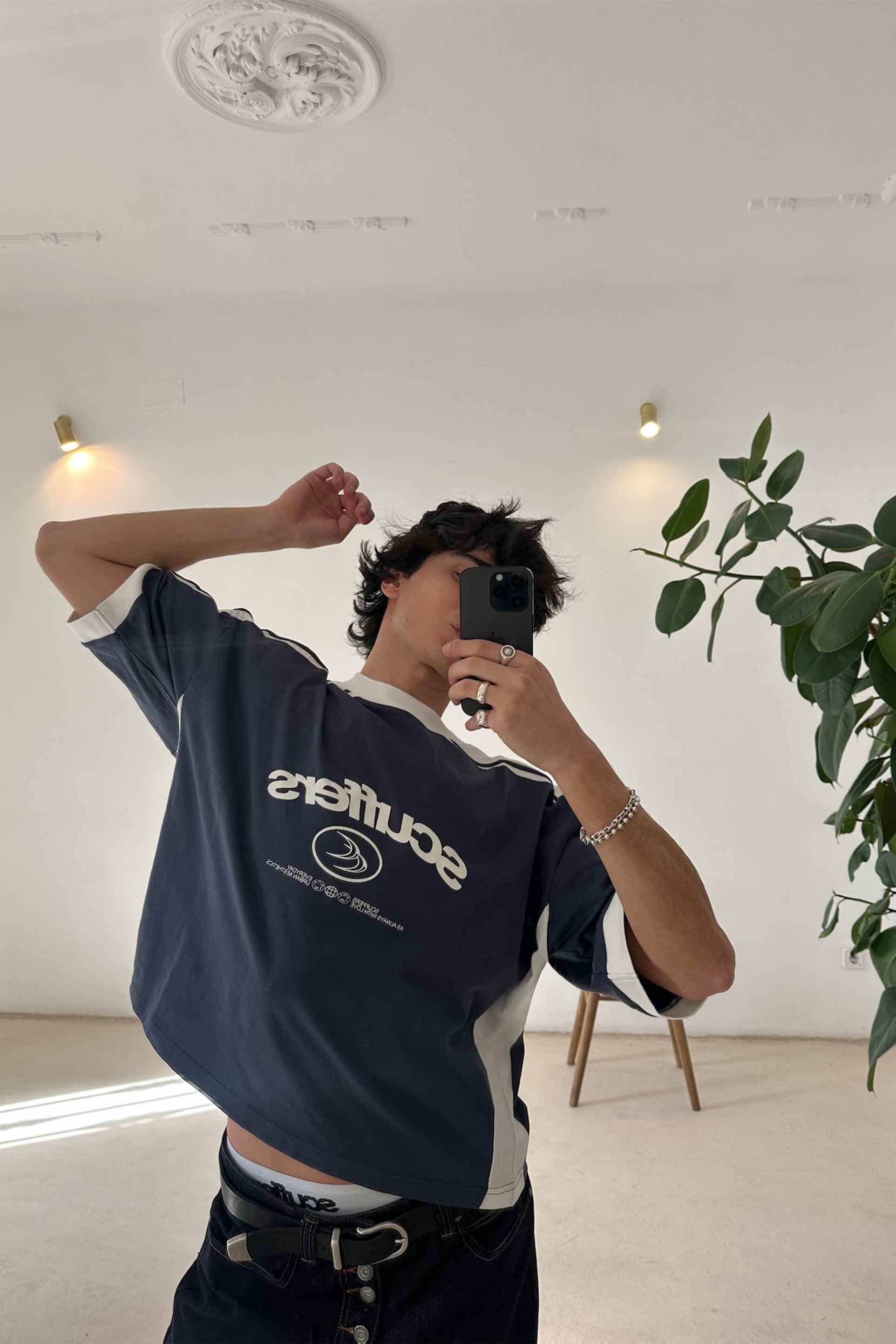 Camiseta azul marino sin esfuerzo