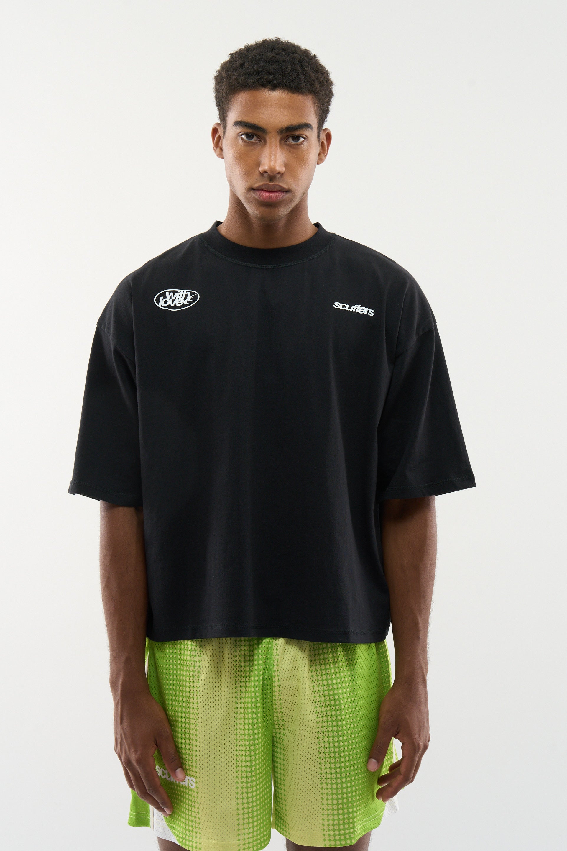 Camiseta oscura amorosa