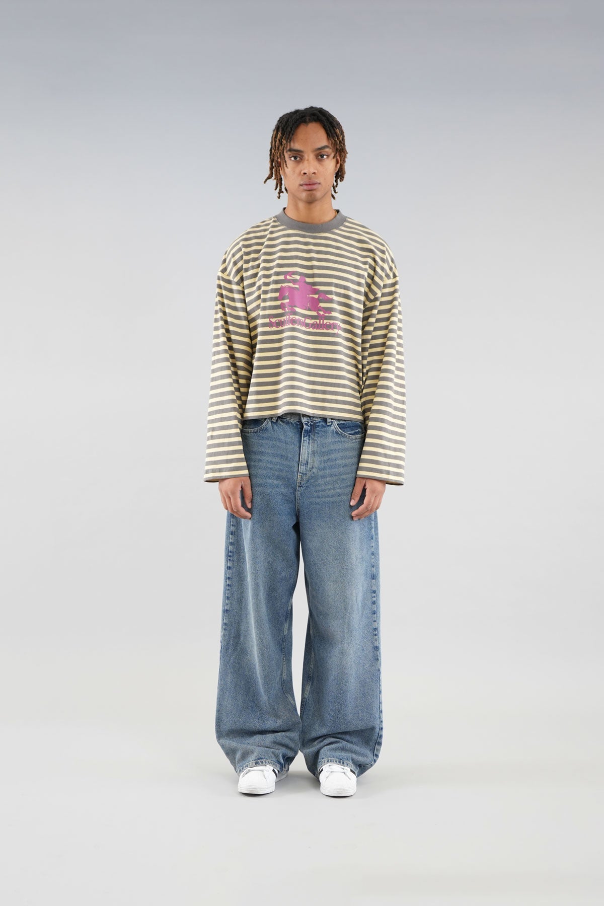 Emblema de rayas amarillas de manga larga