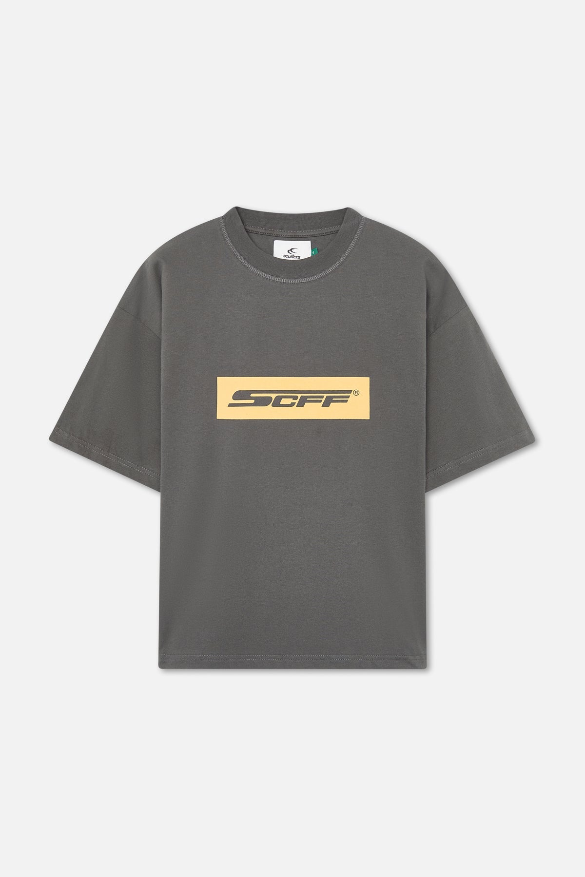 Camiseta oscura de Nascar