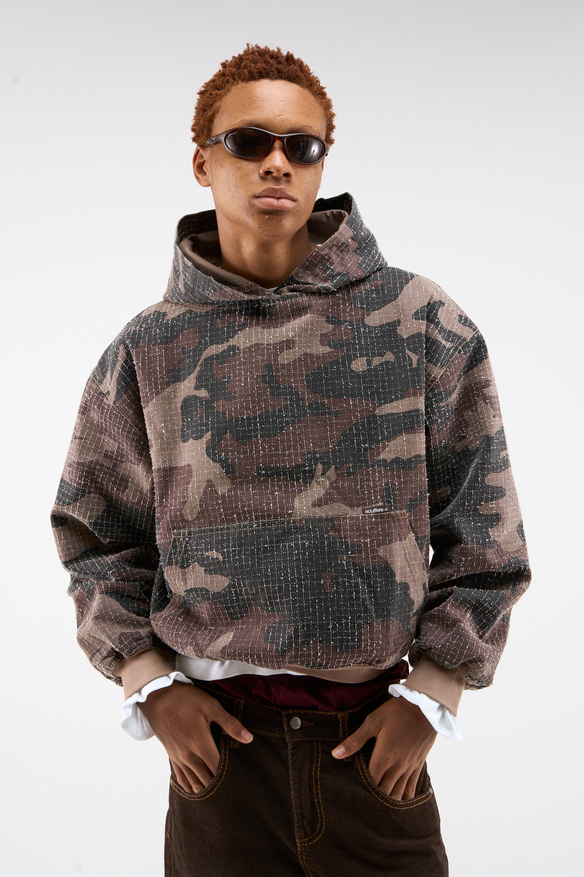 Sudadera oscura con capucha Ripstop