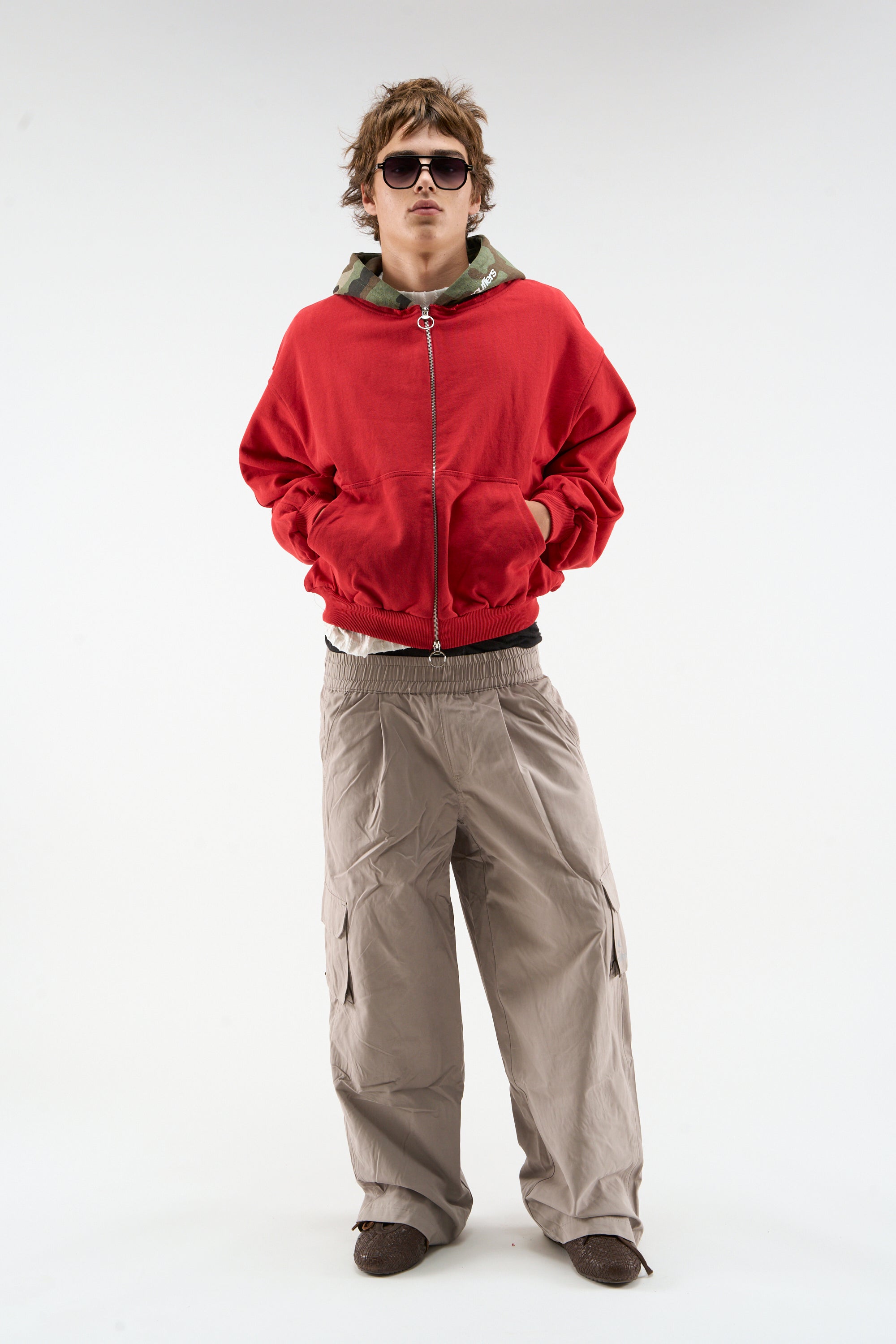 Máscara con cremallera roja