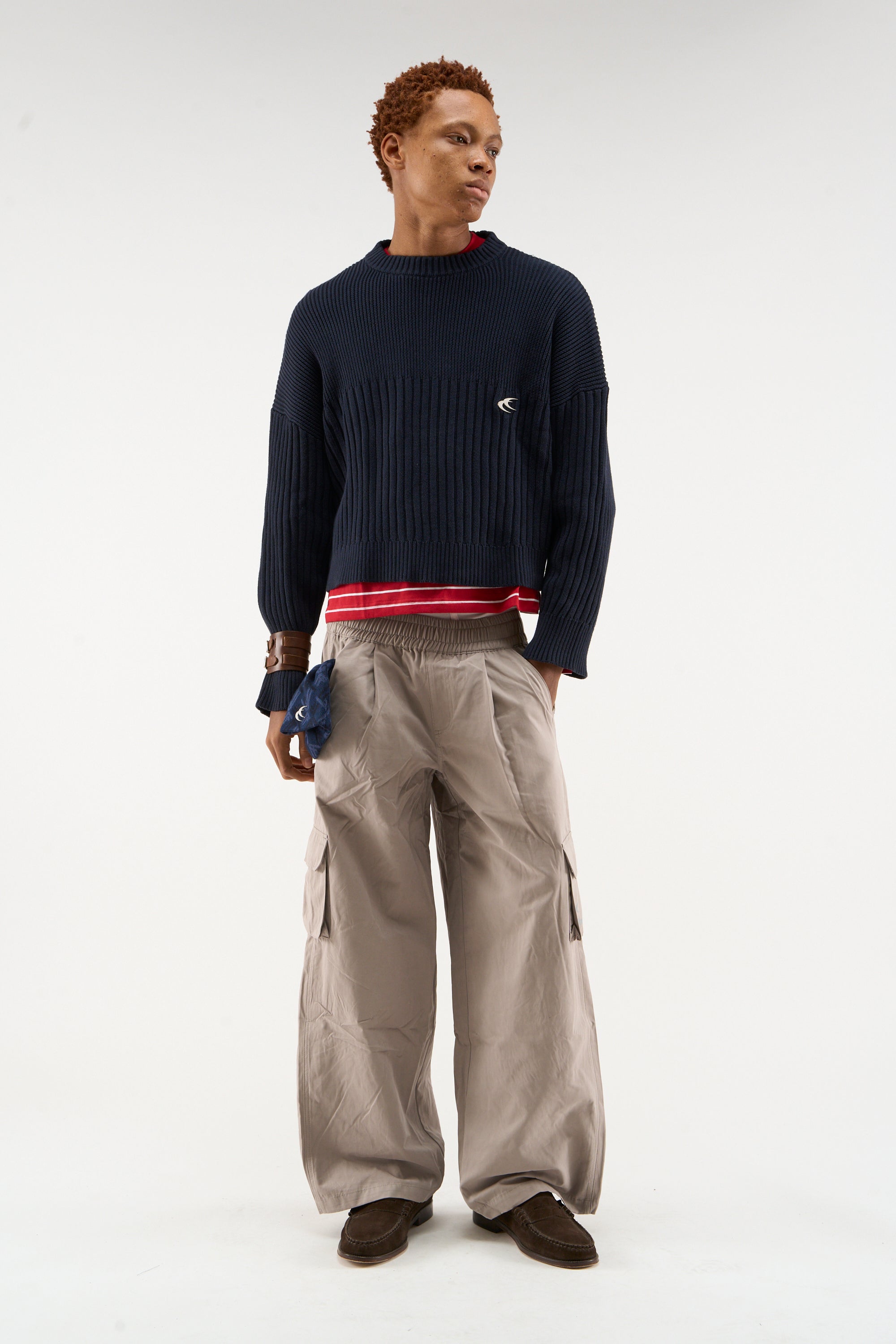 Pin de punto azul marino