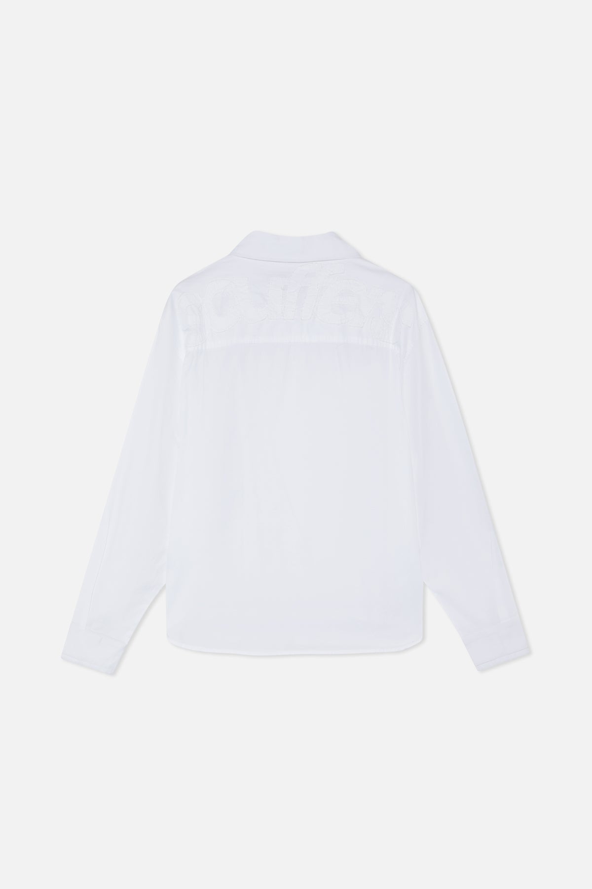 Camisa blanca pálida