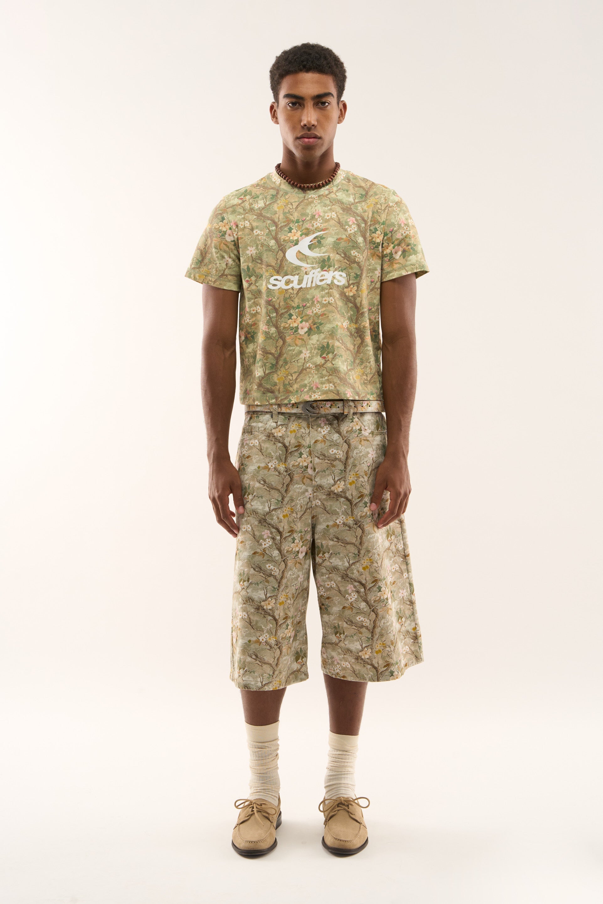 Camiseta ajustada con flores reales