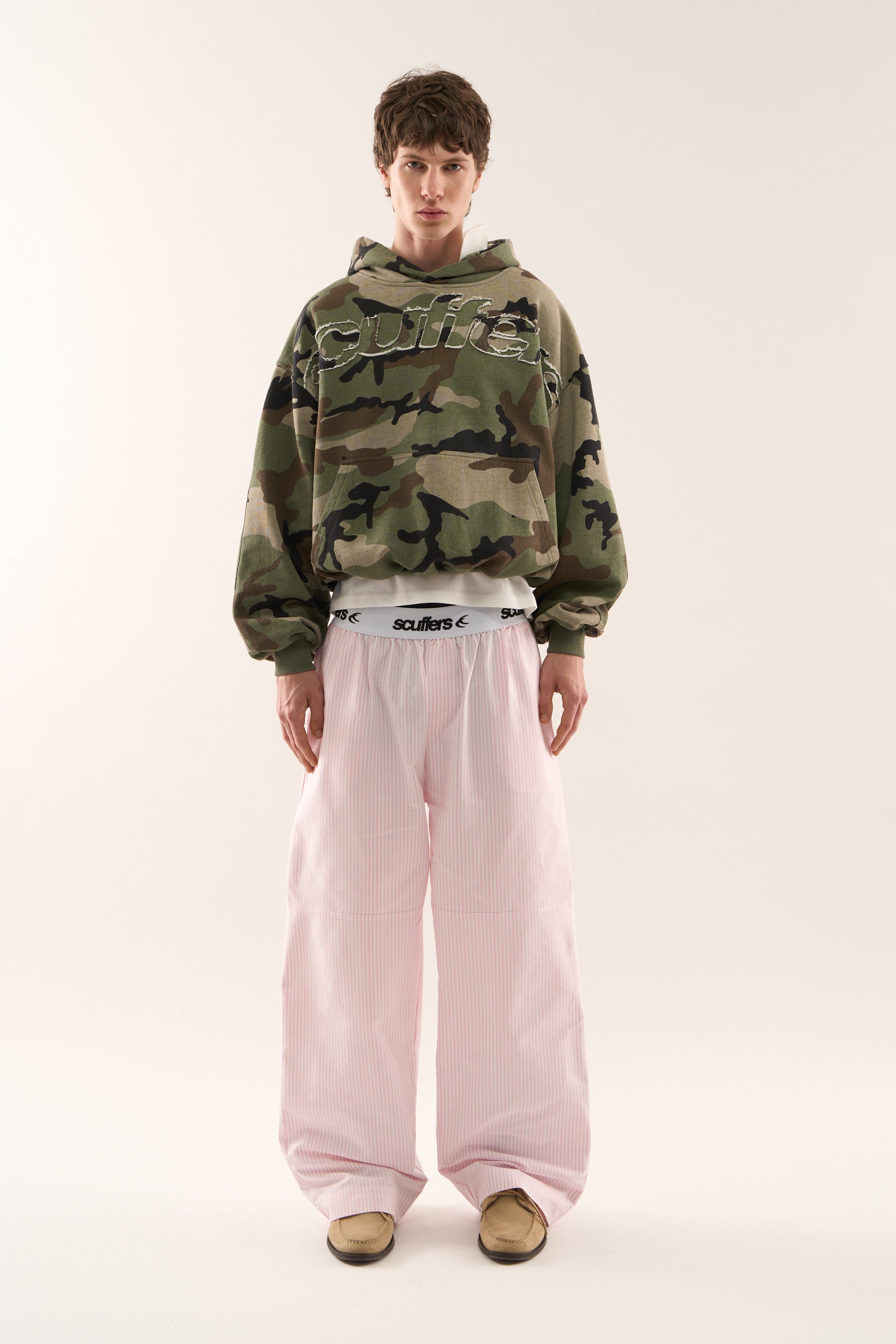 Sudadera con capucha de camuflaje crudo