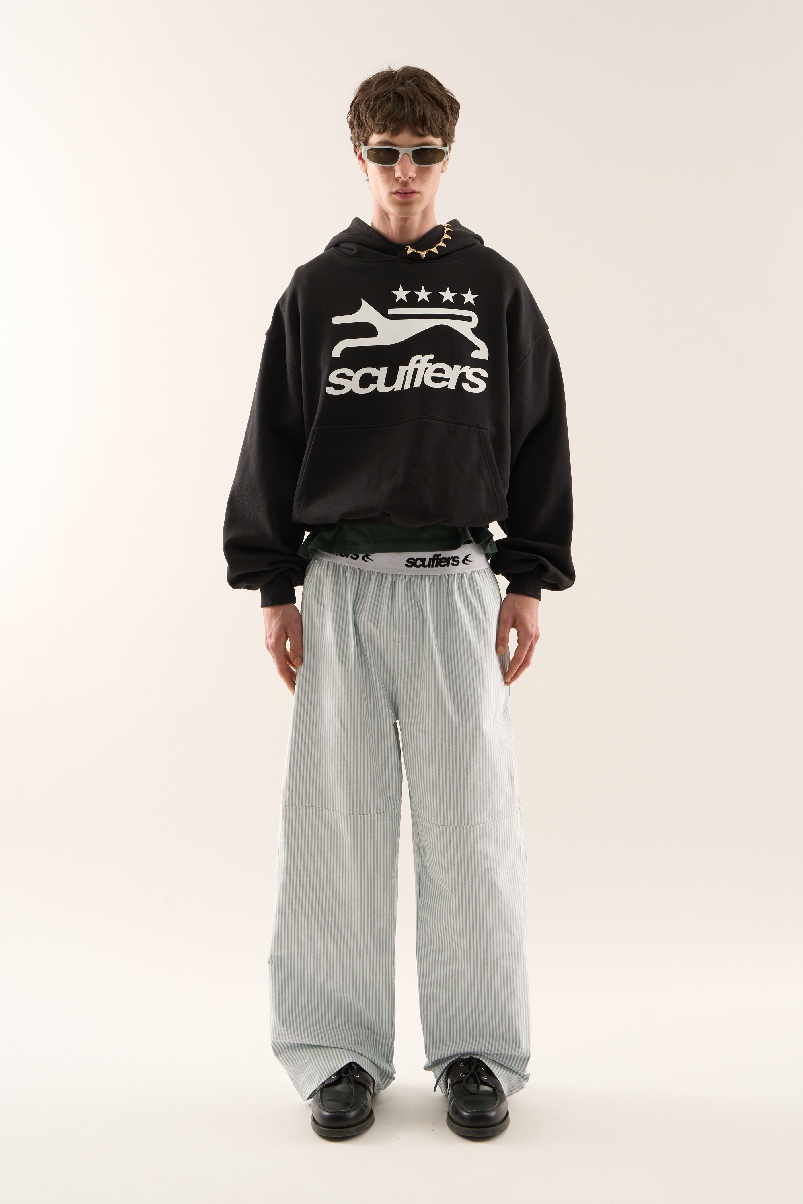 Sudadera con capucha negra de galgo