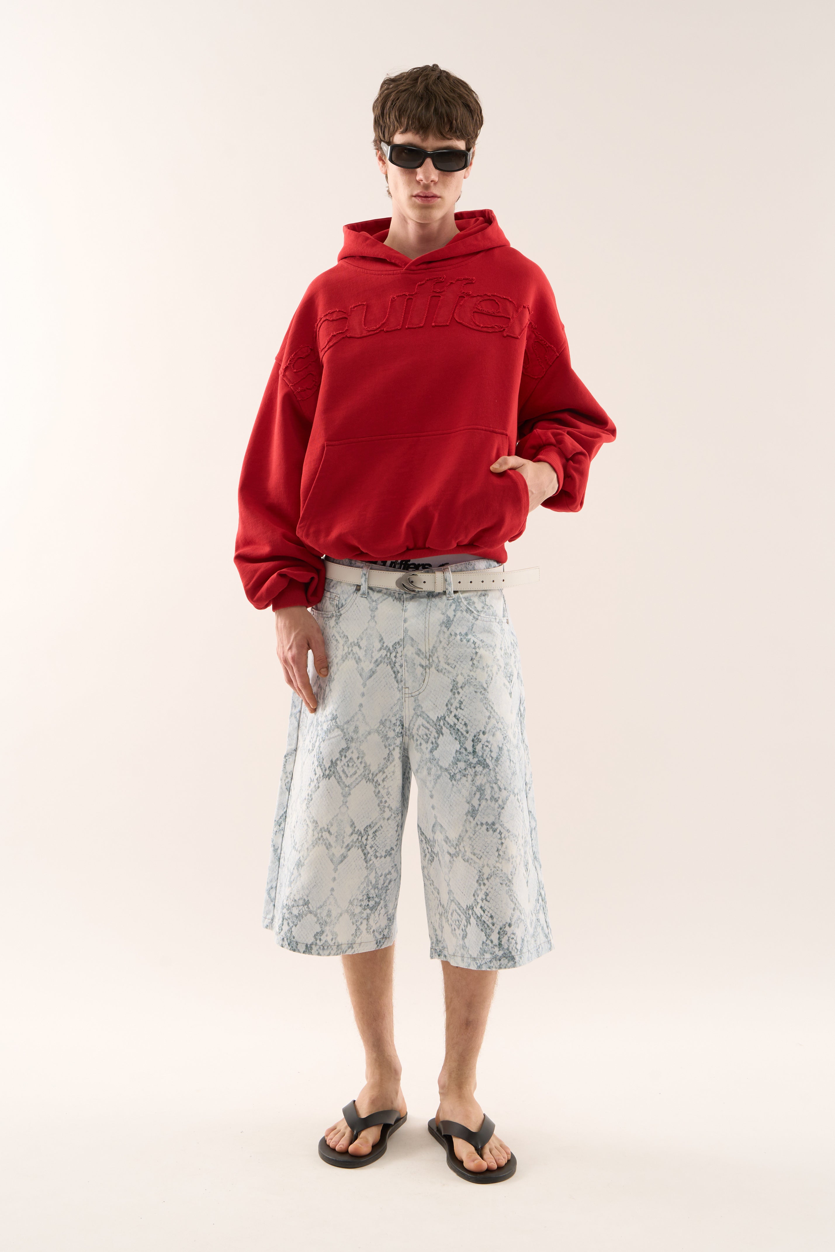 Pantalones cortos gigantes con estampado de serpiente azul claro